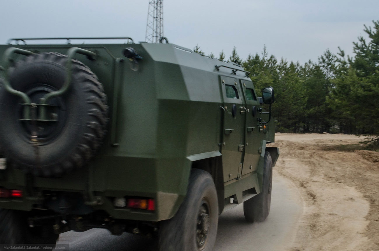 У інтэрнэце з'явіліся здымкі новага беларускага бронеаўтамабіля — "Волат" (фота)