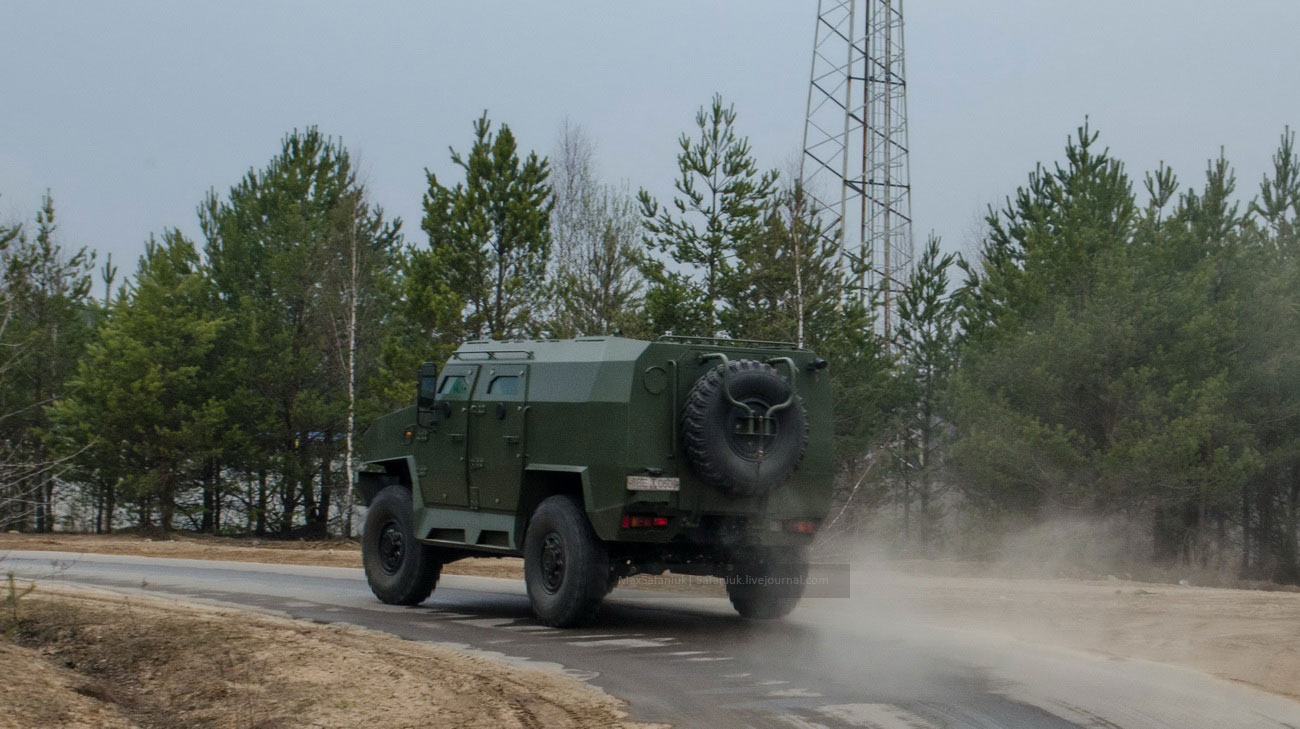 У інтэрнэце з'явіліся здымкі новага беларускага бронеаўтамабіля — "Волат" (фота)