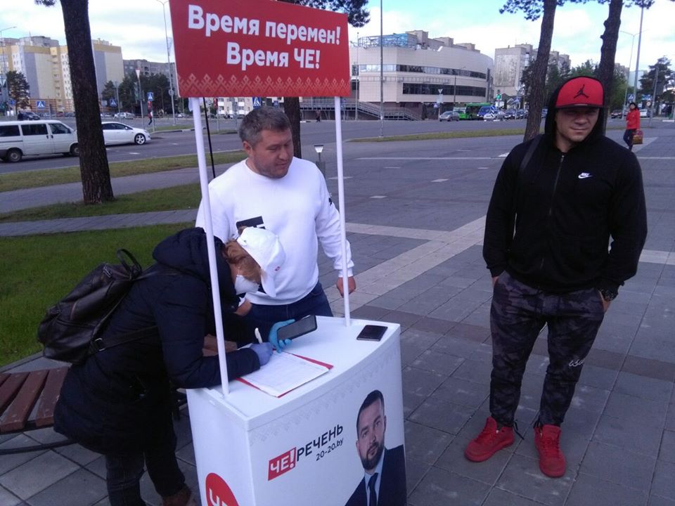 Арамнаў выйшаў з хатняй "ізаляцыі", каб паставіць подпіс, і не за Лукашэнку