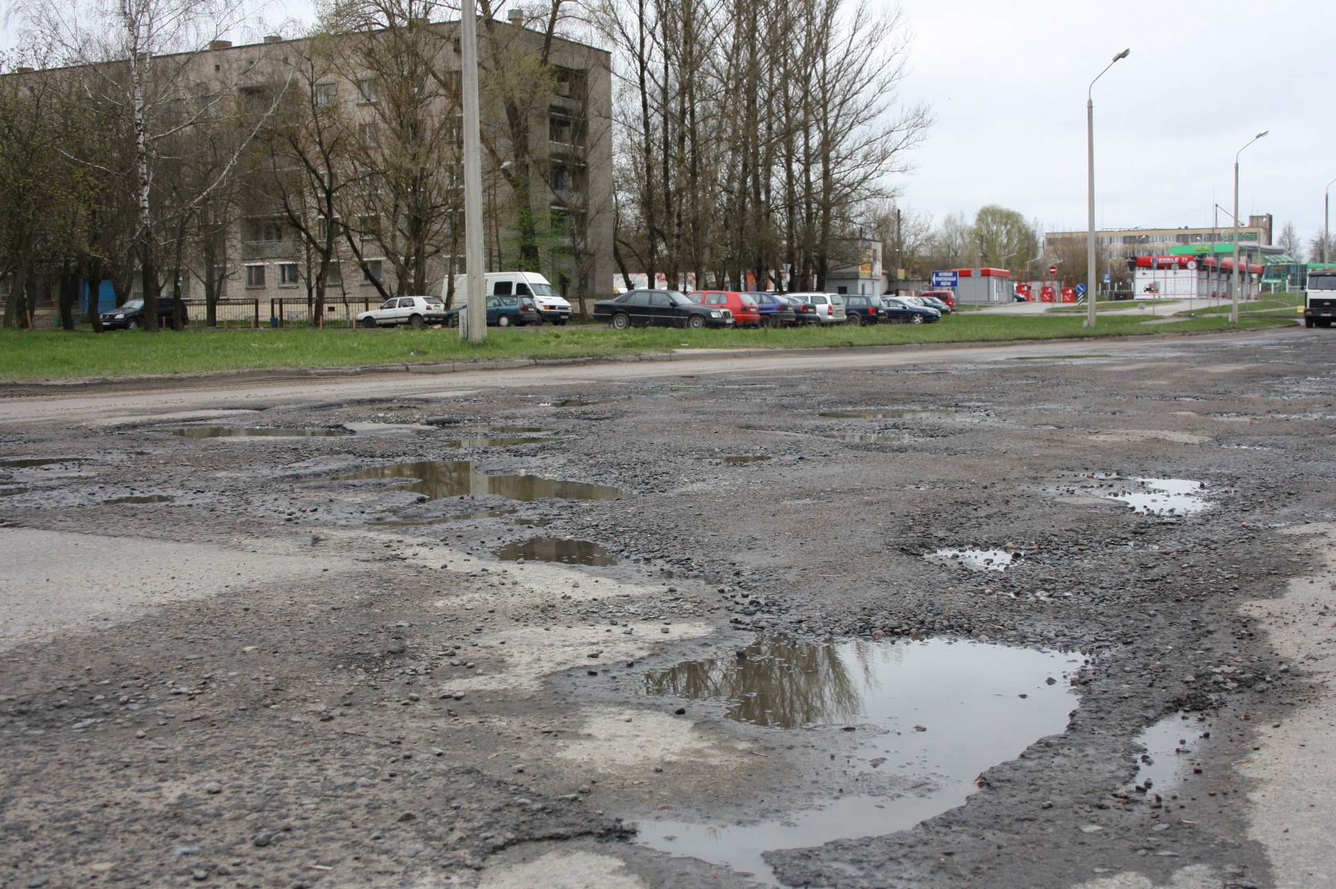 Видишь ли раны в асфальте? 13 самых бездонных ям на дорогах Могилёва