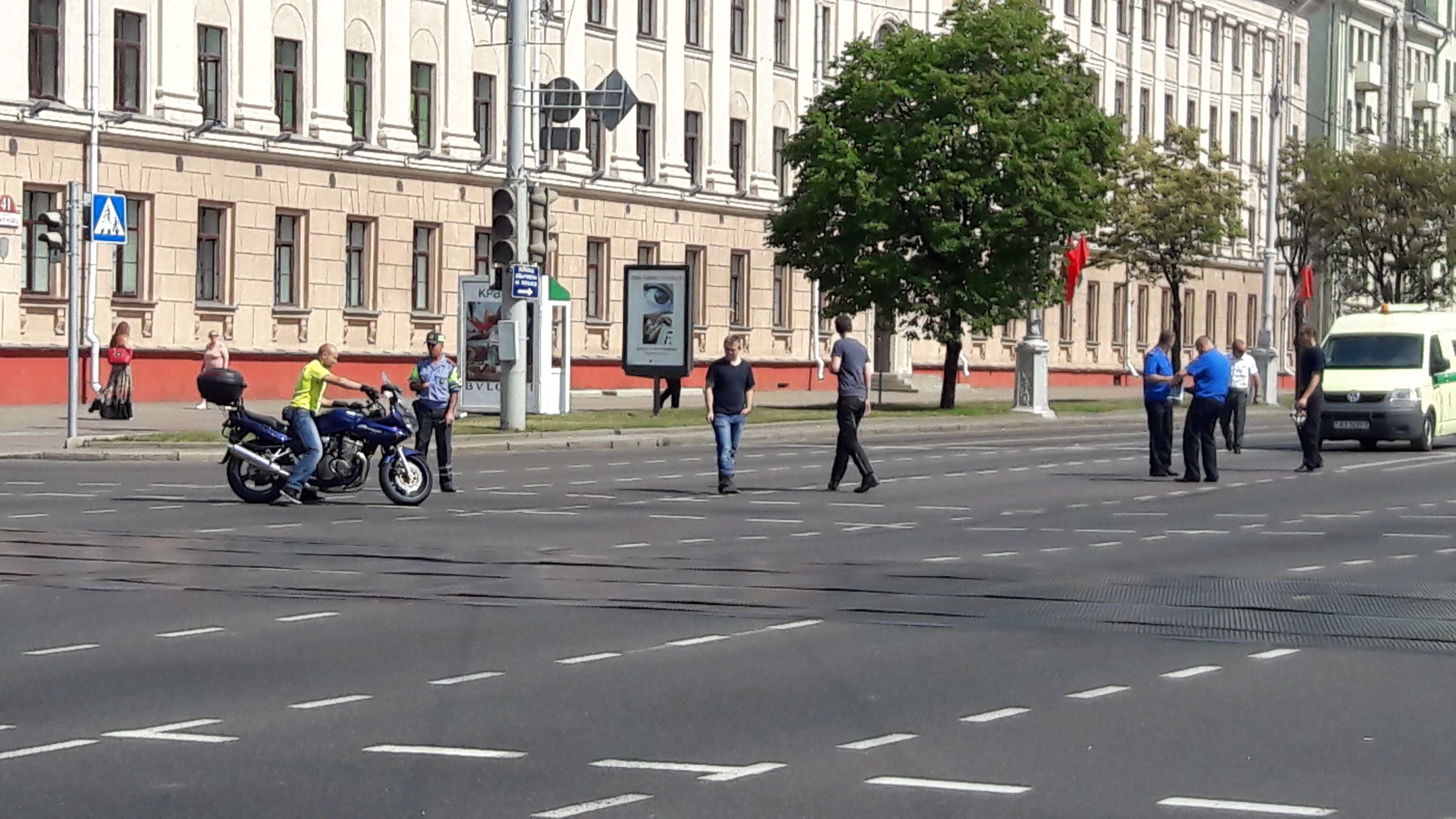 У Мінску праходзіць следчы эксперымент на месцы, дзе пацярпеў даішнік (відэа)