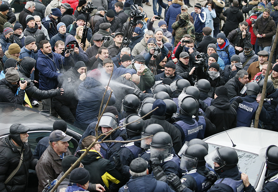 Прорыв в наручниках: что помешало задержанию Саакашвили