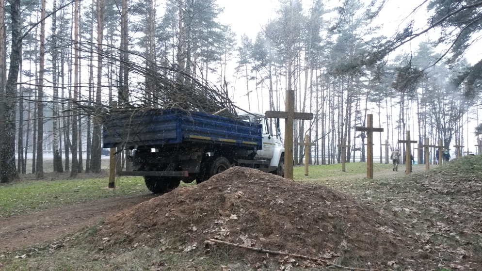 У Курапатах прыбіралі лес і спявалі "Магутны Божа"