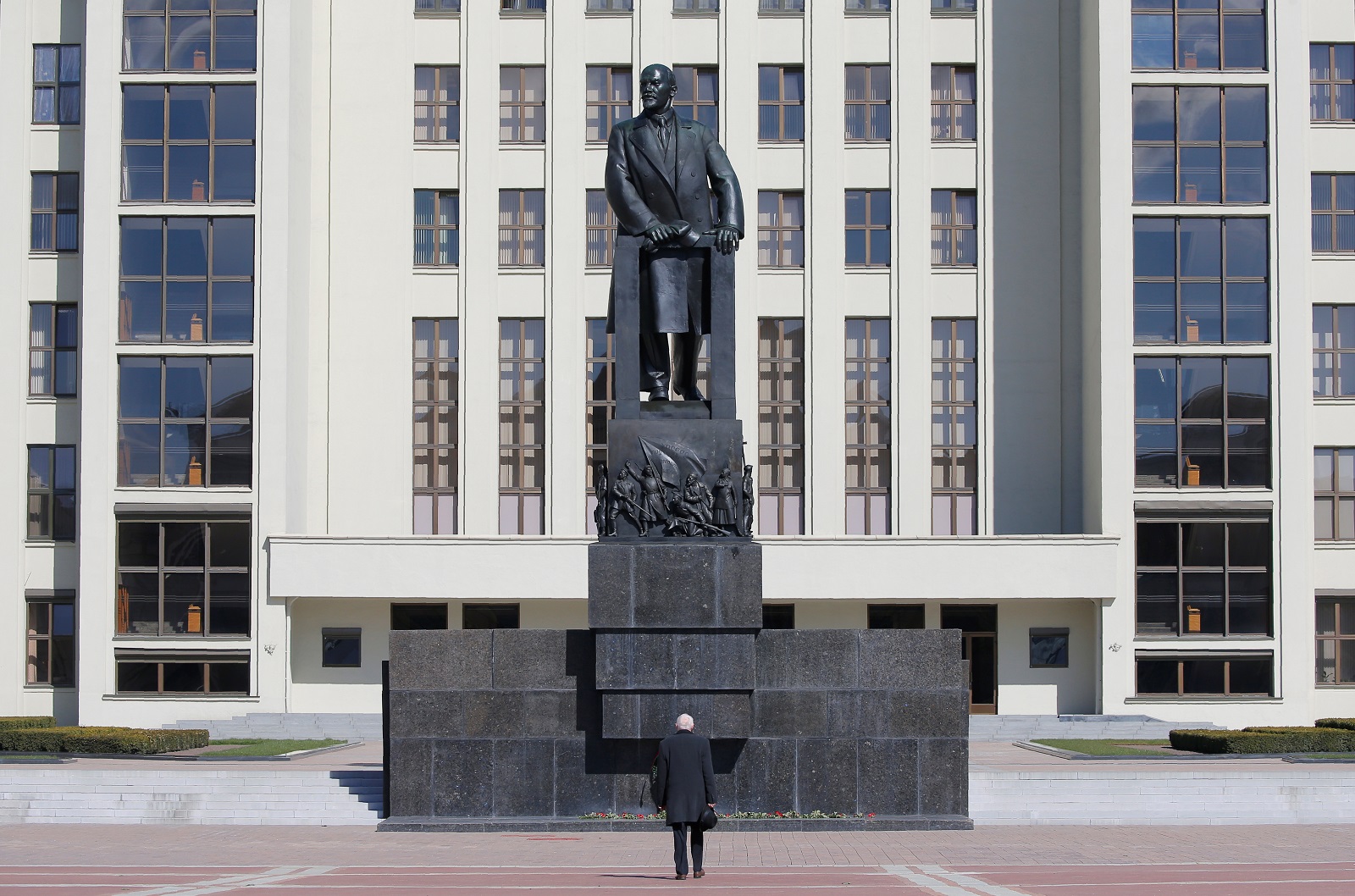 У Мінску камуністы прыйшлі да помніка Леніну без ахоўных масак