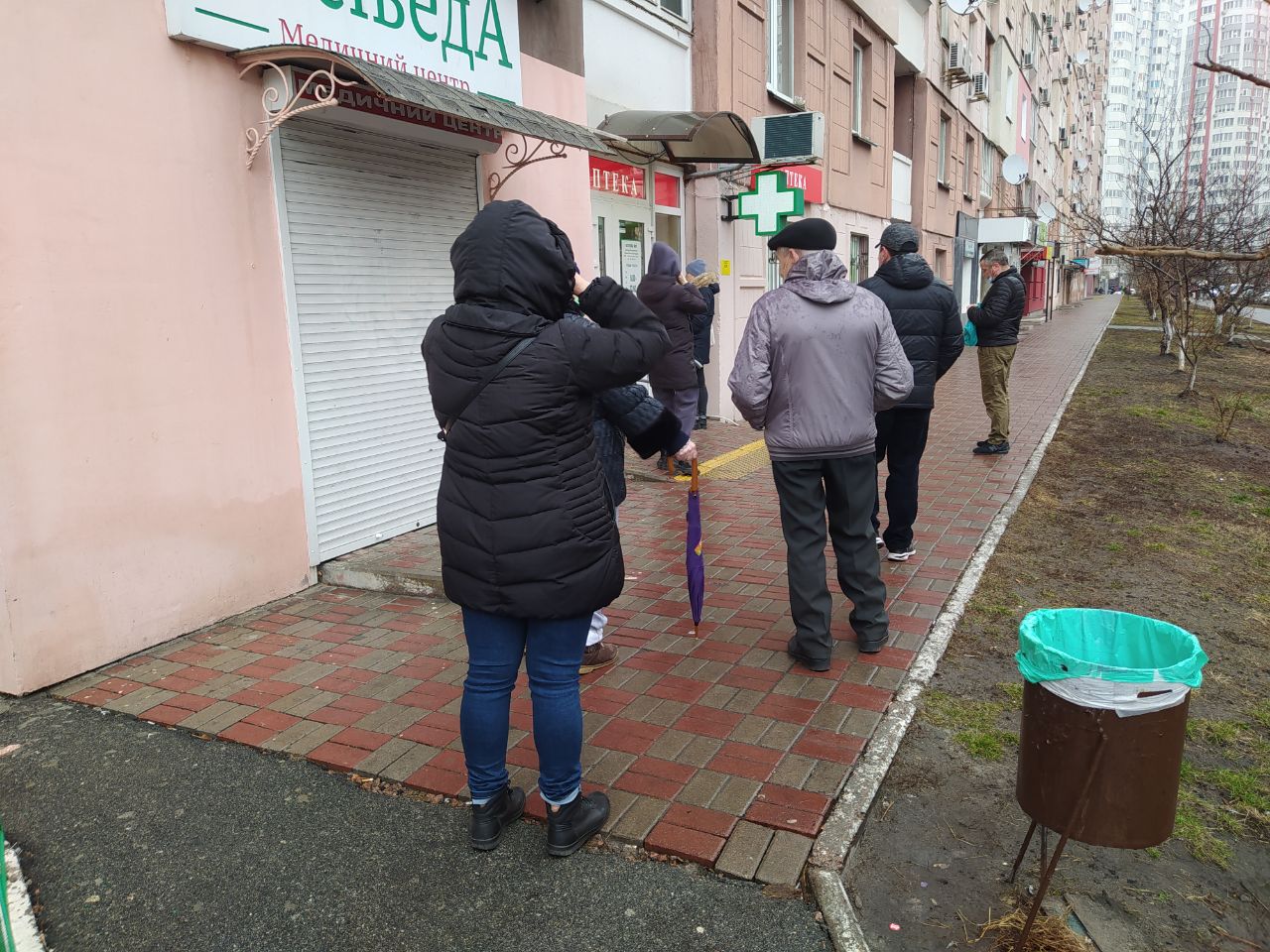 У Кіеве чэргі — людзі купляюць пітную ваду