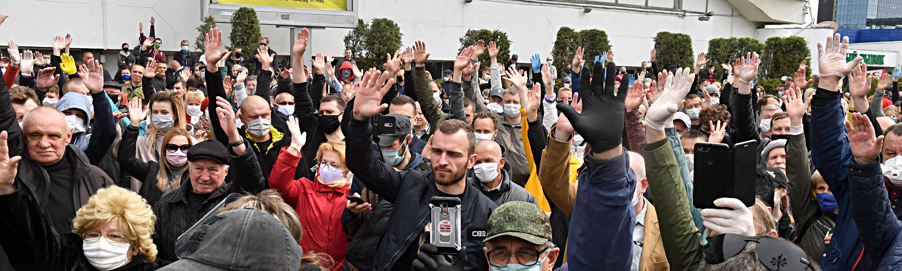 Фоторепортаж: как в центре Минска проходил пикет Тихановского и Статкевича  