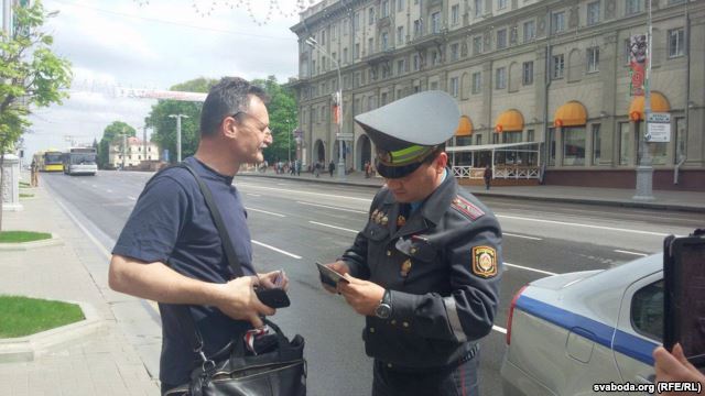 У Мінску затрымалі журналіста Радыё Свабода Алега Груздзіловіча (фота)