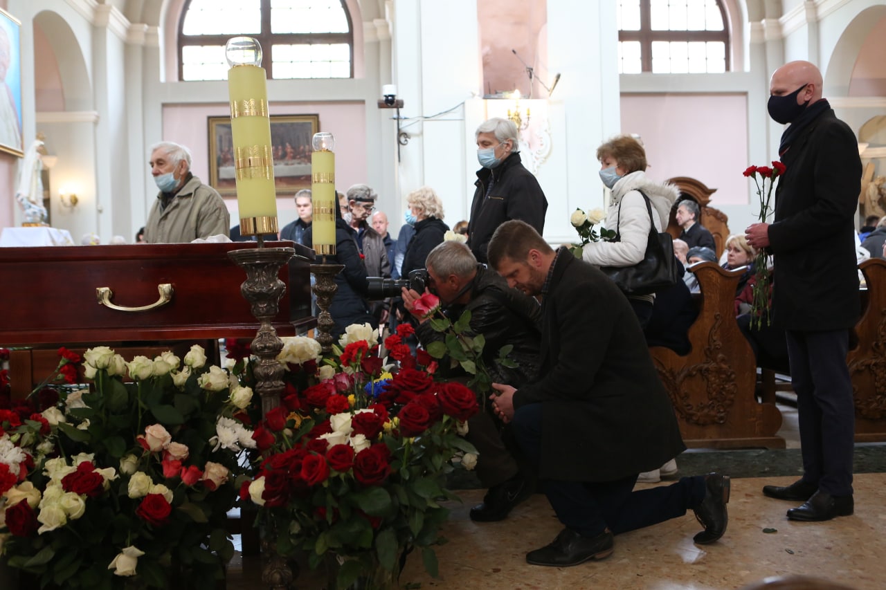 Беларусь развіталася са Станіславам Шушкевічам: фота