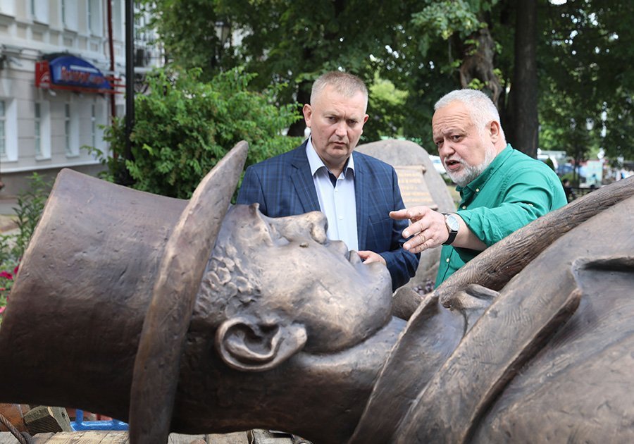 У Віцебску ўсталявалі помнік самаму вялікаму чалавеку ў свеце (фота)