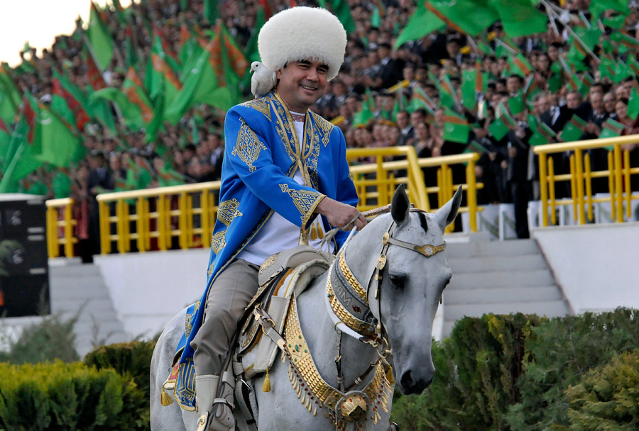 Кім Чэн Ын на кані скарыў гару! Хто з сусветных лідараў таксама ездзіў верхам?