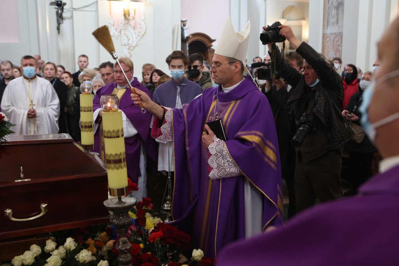 Беларусь развіталася са Станіславам Шушкевічам: фота