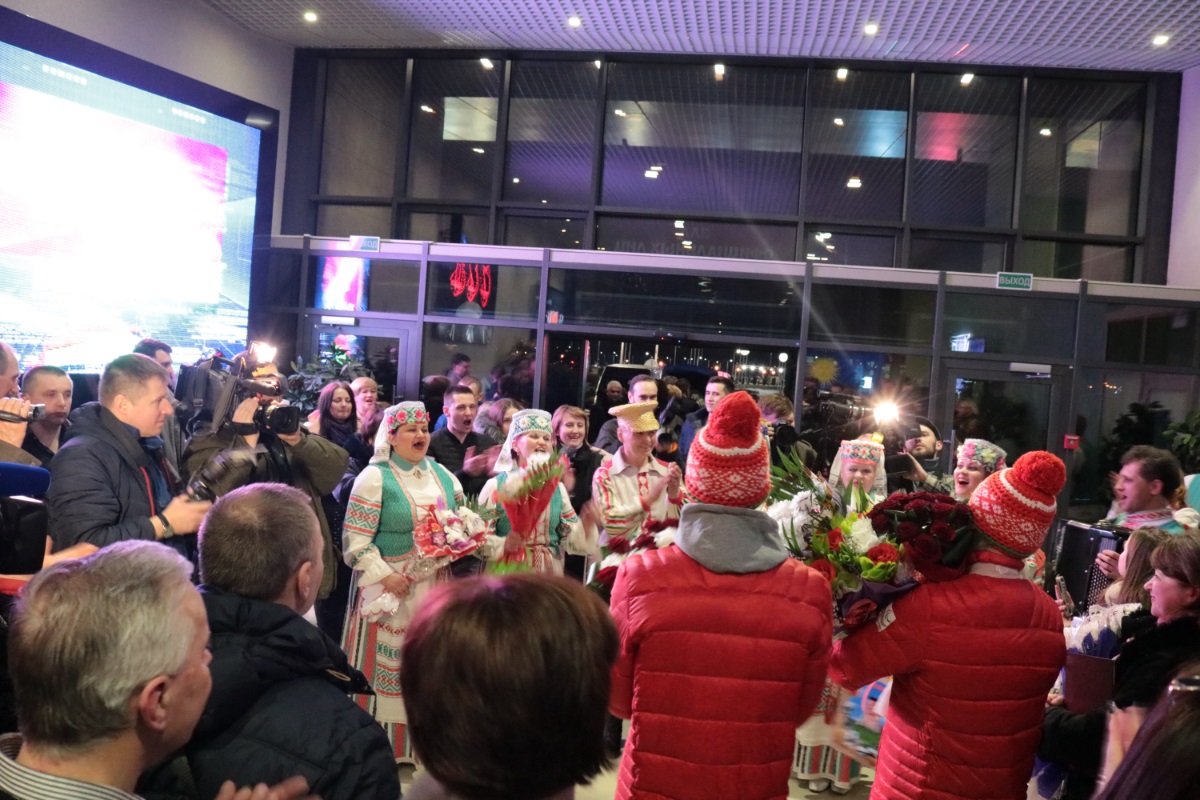 У Мінску паралімпійцаў сустракалі з аркестрам і караваем (фотарэпартаж)