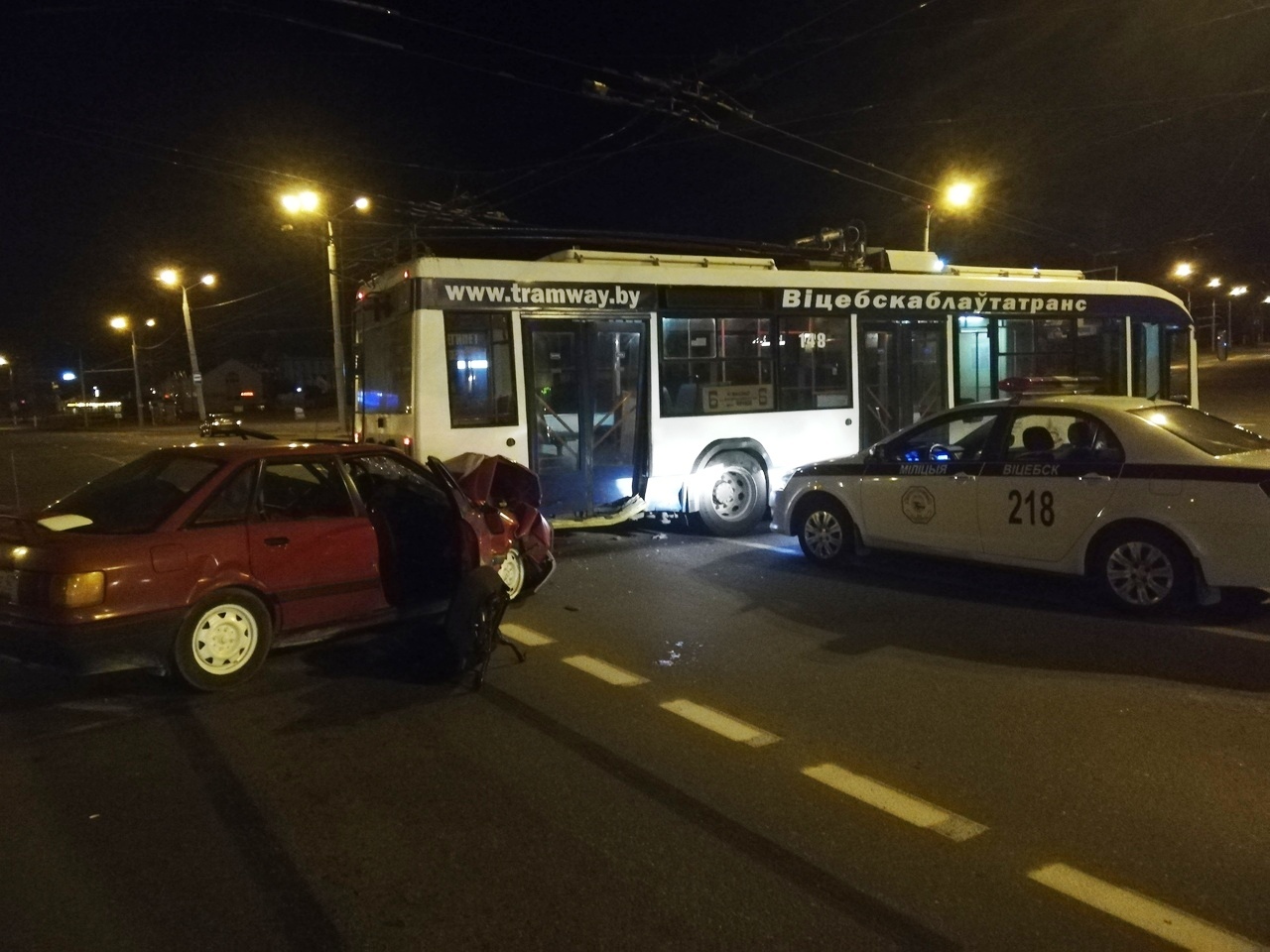 У Віцебску сутыкнуліся легкавік і тралейбус, два чалавекі ў лякарні