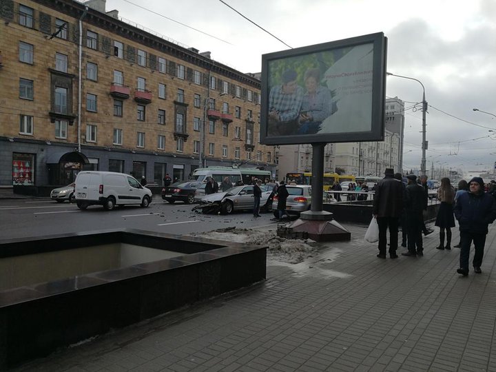 У цэнтры Мінска на вуліцы Маскоўскай сутыкнуліся тры аўто