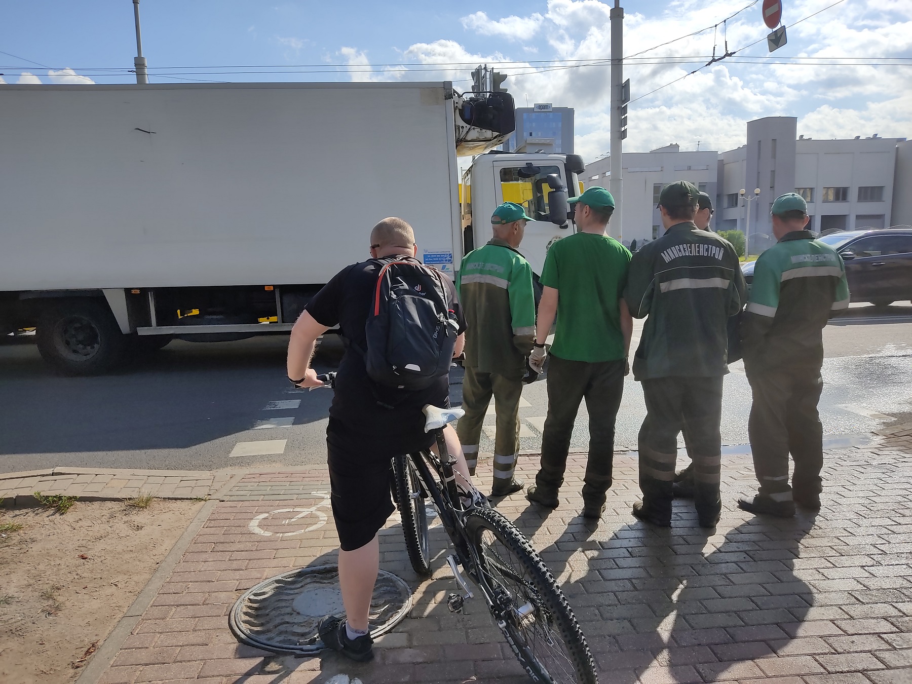 В районе метро "Спортивная" в Минске демонтировали остатки баррикад