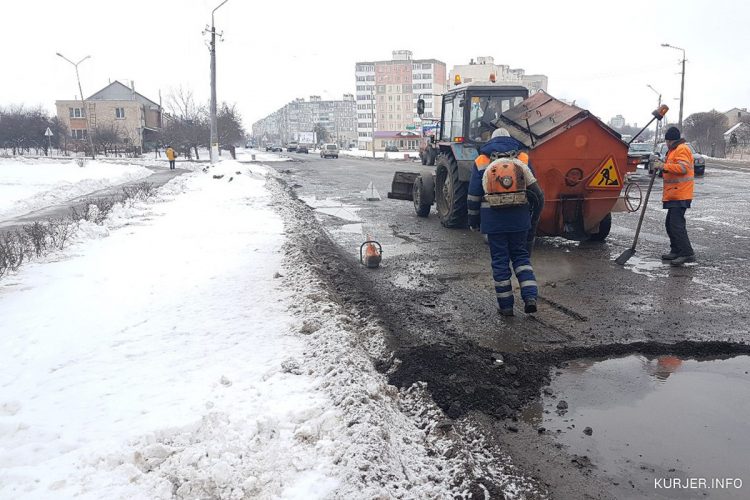 Аляксандр Лукашэнка едзе ў Слуцк, нядаўна там спешна клалі асфальт (фота)