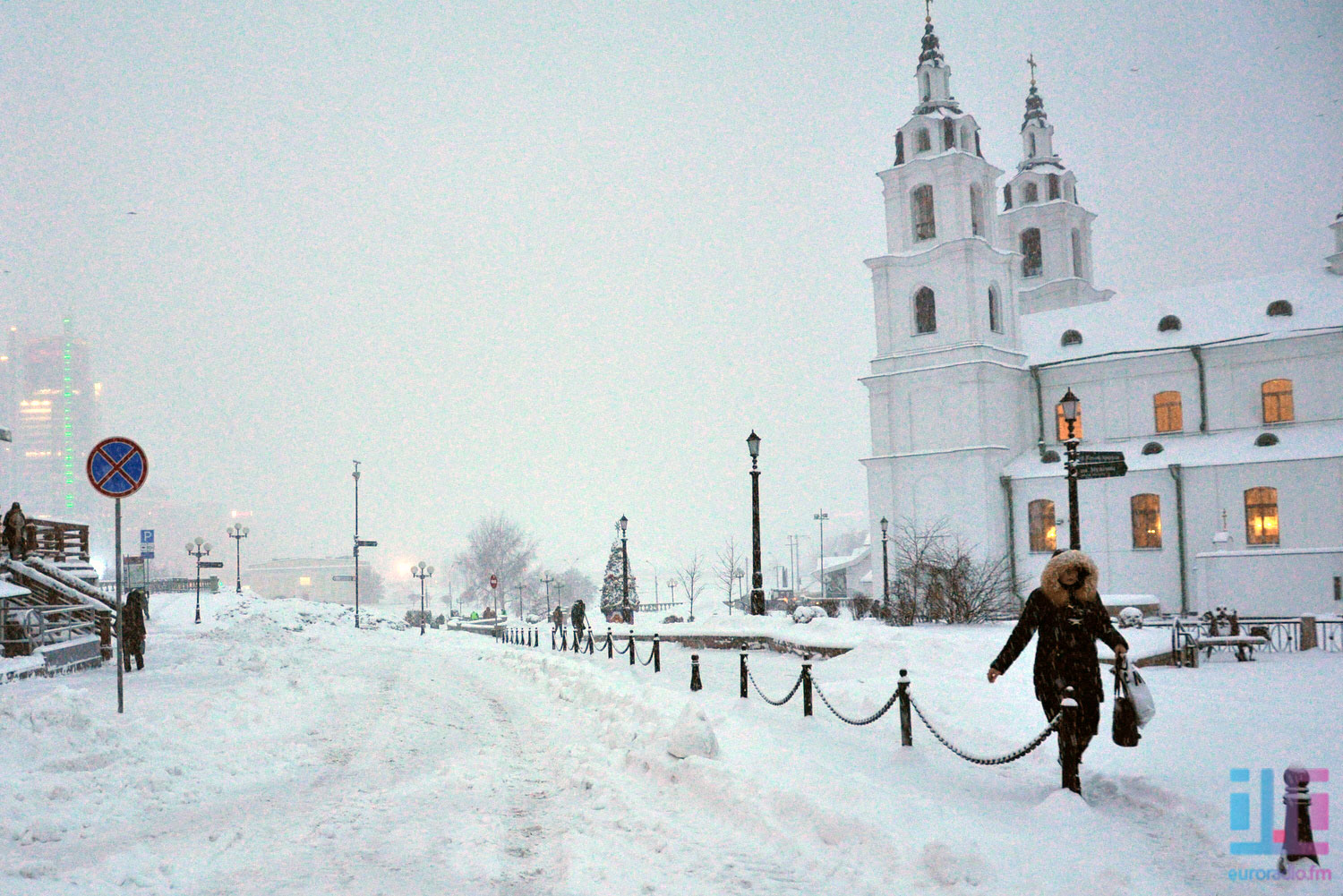 Мінск засыпала снегам (фотарэпартаж)