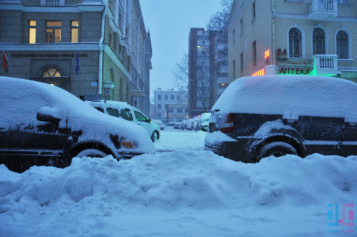 Мінск засыпала снегам (фотарэпартаж)