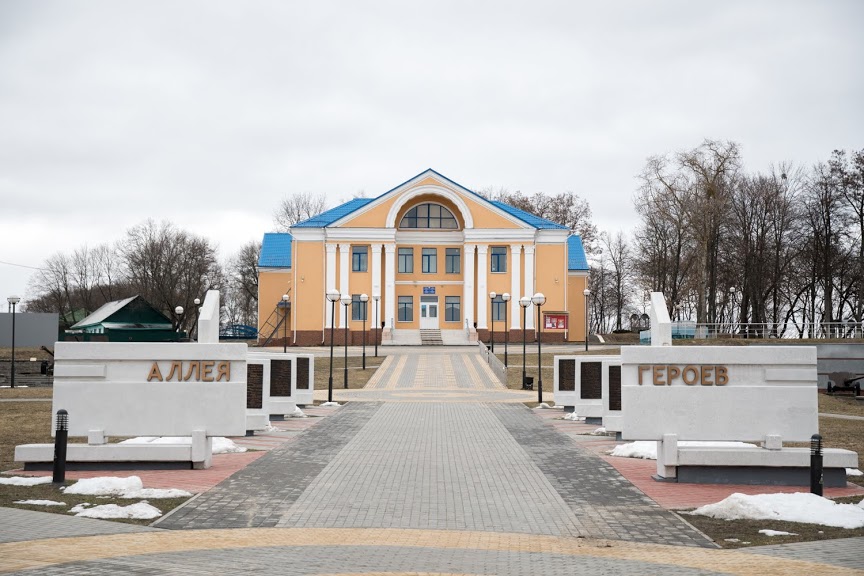 “Жить — больно”.  Грусть и безнадёга в “День трезвости” в Лоеве