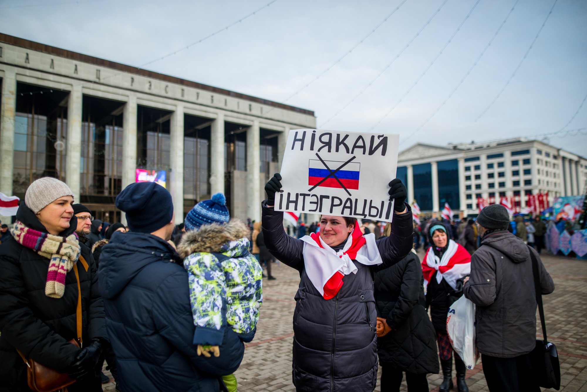 Мітынгі і танцы супраць інтэграцыі каля галоўнай ёлкі краіны