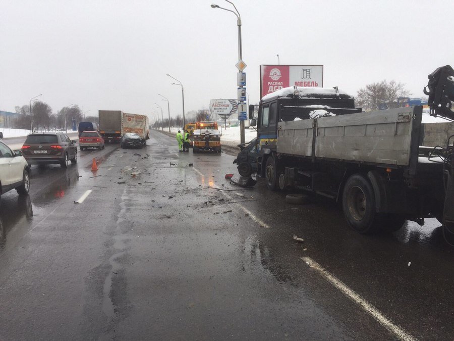 Три человека пострадали в серьёзном ДТП на Партизанском проспекте