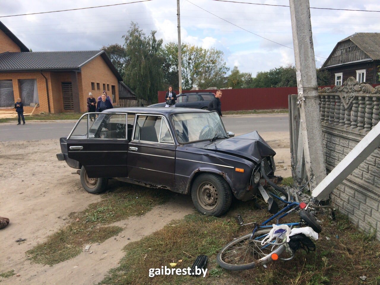 16-гадовы падлетак на “Жыгулях” збягаў ад ДАІ і збіў раварыста (фота)