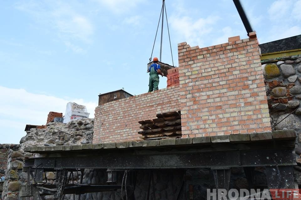 Сцены Старога замка ў Гродне назаўжды хаваюць пад сучаснай цэглай