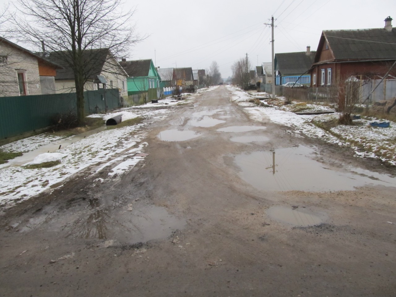 Палачане скардзяцца на невыносны стан дарог, дзе “па дакументах асфальт”