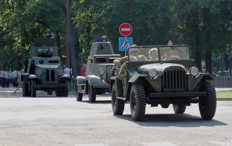 Як у Брэсце святкавалі "апошні мірны дзень" (фотарэпартаж)