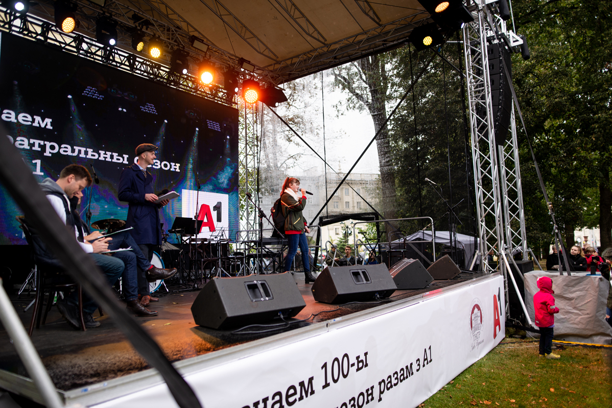 Дождж пікніку не перашкода: як купалаўцы святкавалі адкрыццё 100-га сезону