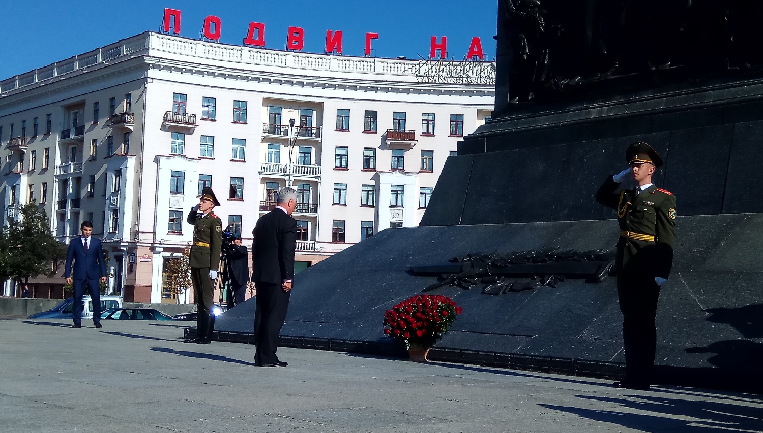 Вянок ад Рамзана Кадырава прастаяў перад абеліскам Перамогі менш за суткі