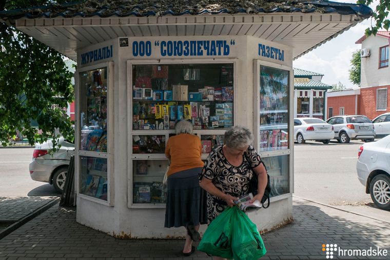 Со слезами на глазах. Как жители Донбасса получают российское гражданство