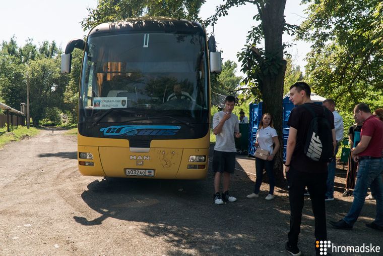 Со слезами на глазах. Как жители Донбасса получают российское гражданство