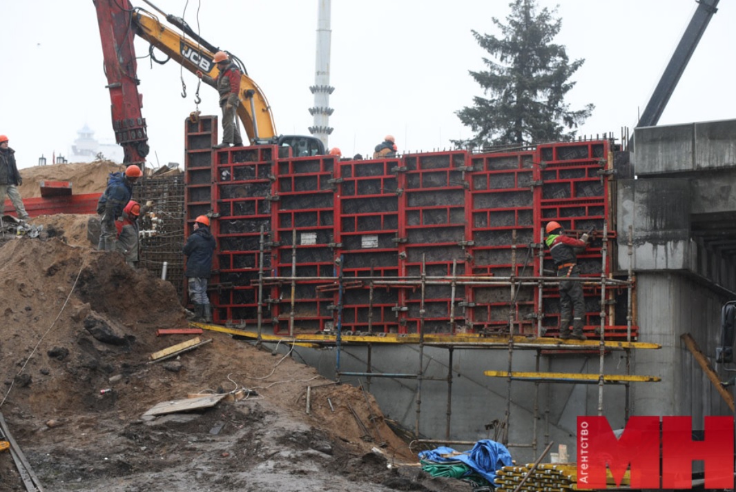 Канструкцыі новага моста на Нямізе ў Мінску ўжо сабраныя