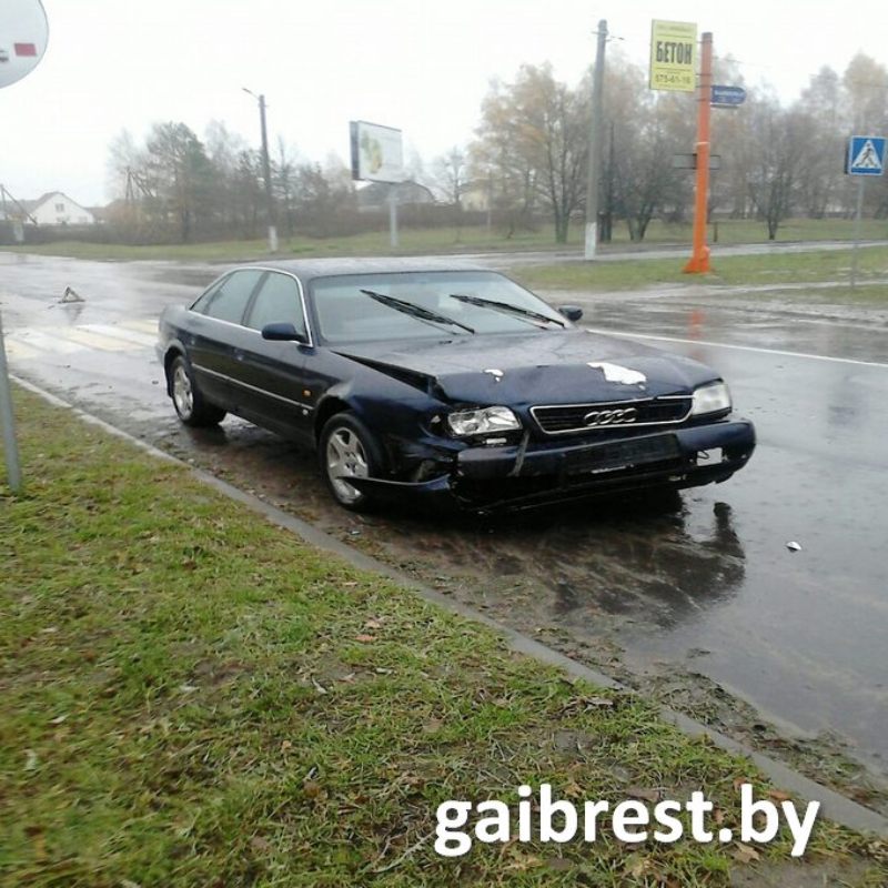 У Пінску падчас пераследу парушальніка з’ехала ў кювет машына ДАІ (фота)