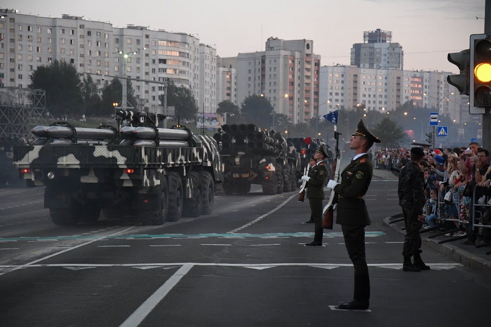 Привет, оружие. Почему белорусские власти так держатся за парады