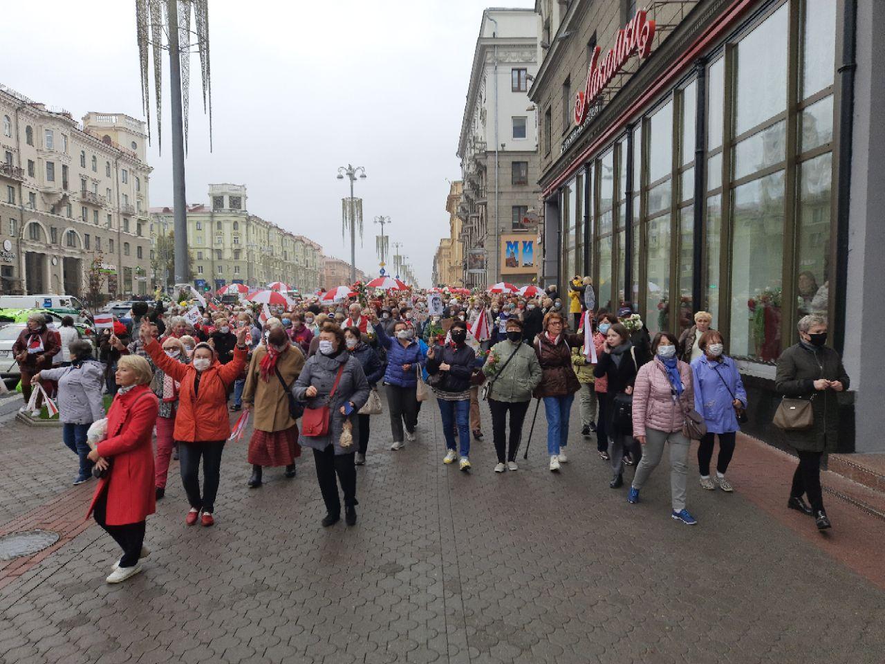 На Марш пенсіянераў у Мінску выйшла каля тысячы чалавек