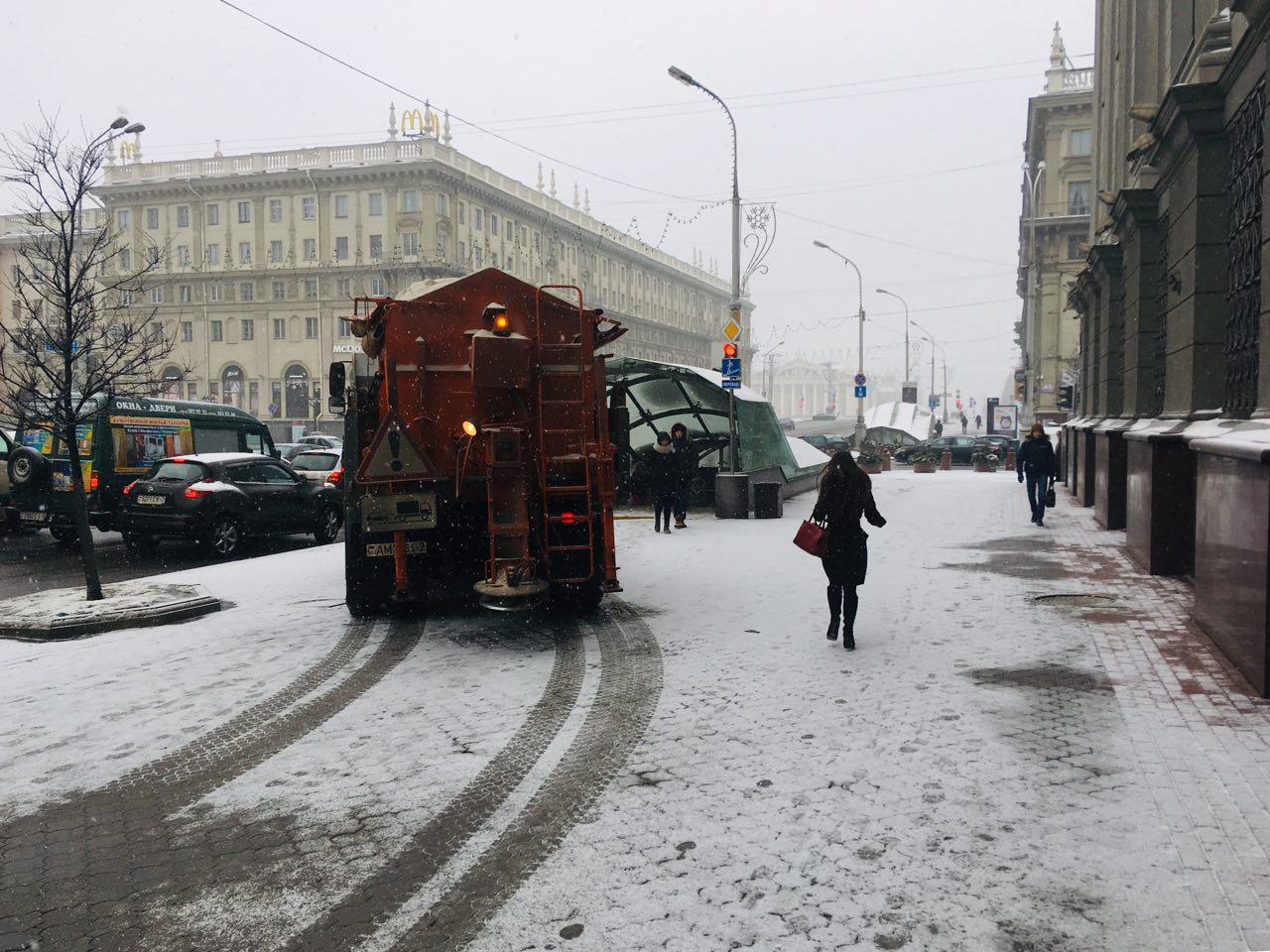 Борьба со льдом: что сыплют нам под ноги и сколько это стоит