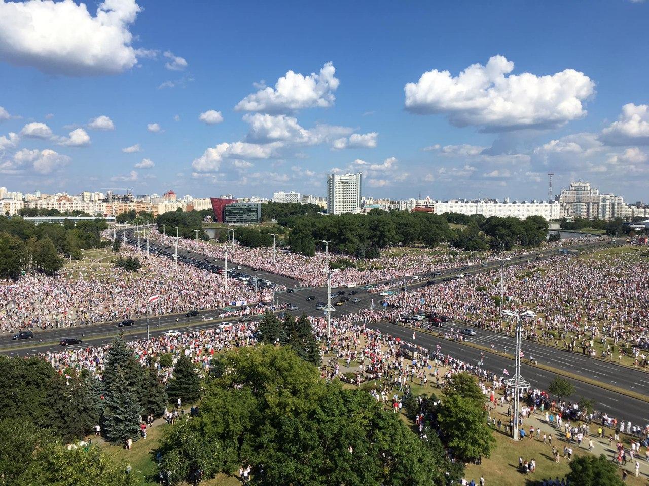 В Беларуси проходят многотысячные митинги противников Лукашенко