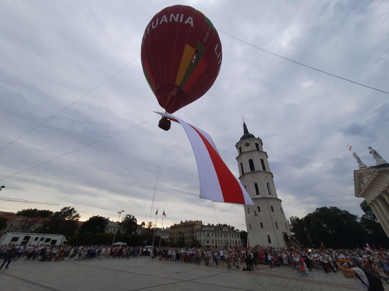 От Вильнюса до границы: литовцы поддержали белорусов, став в цепь солидарности