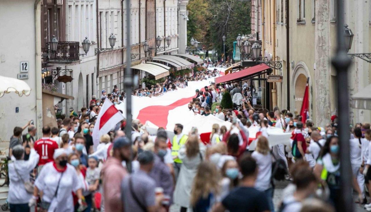 От Вильнюса до границы: литовцы поддержали белорусов, став в цепь солидарности