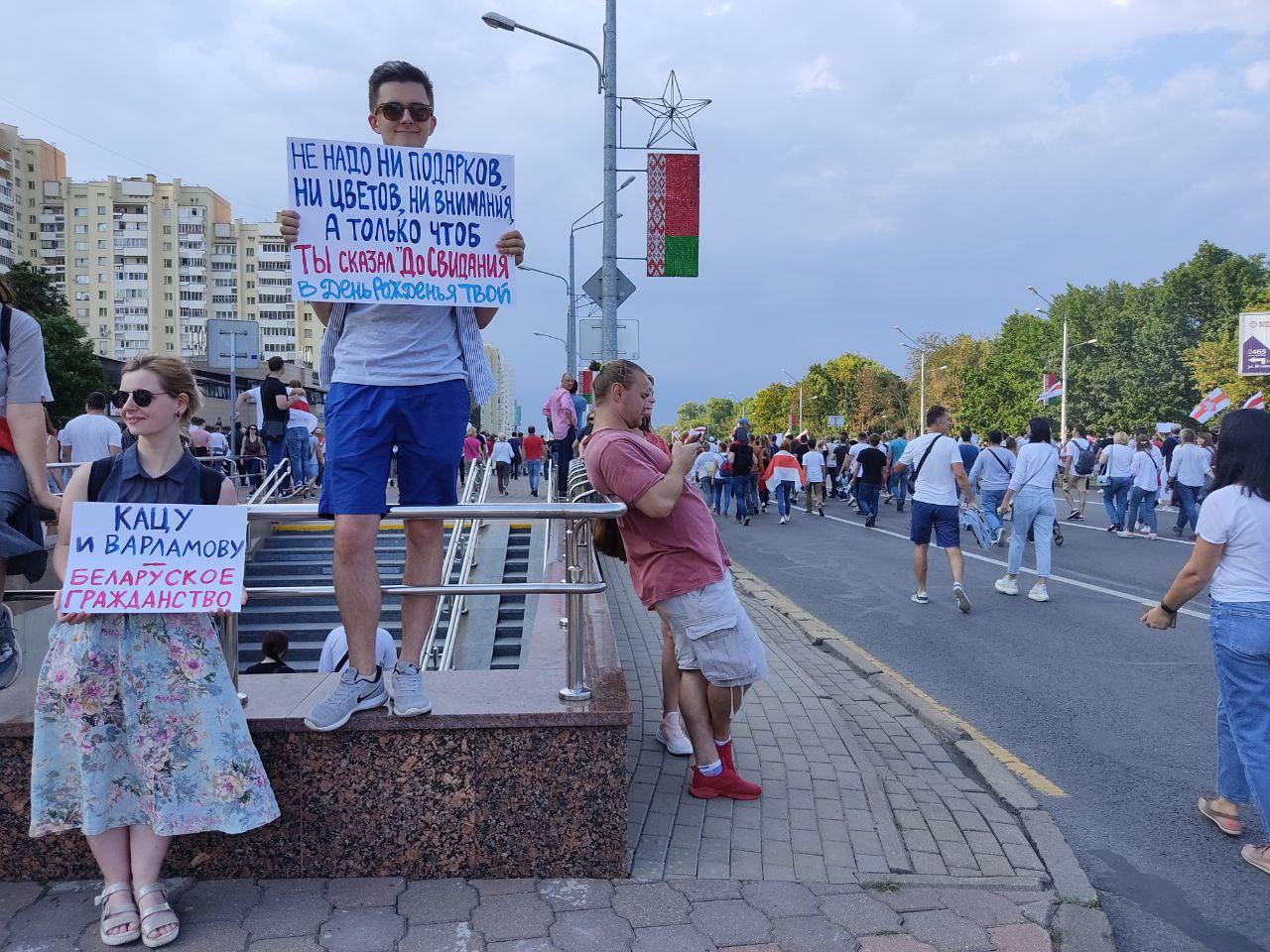 "Саня, с ДР, ну как ашчушчэнія?": як беларусы павіншавалі Лукашэнку з 66-годдзем