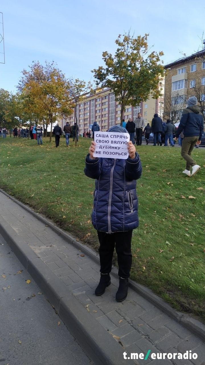 Партизанский марш в фотографиях: плакаты, флаги и волна людей