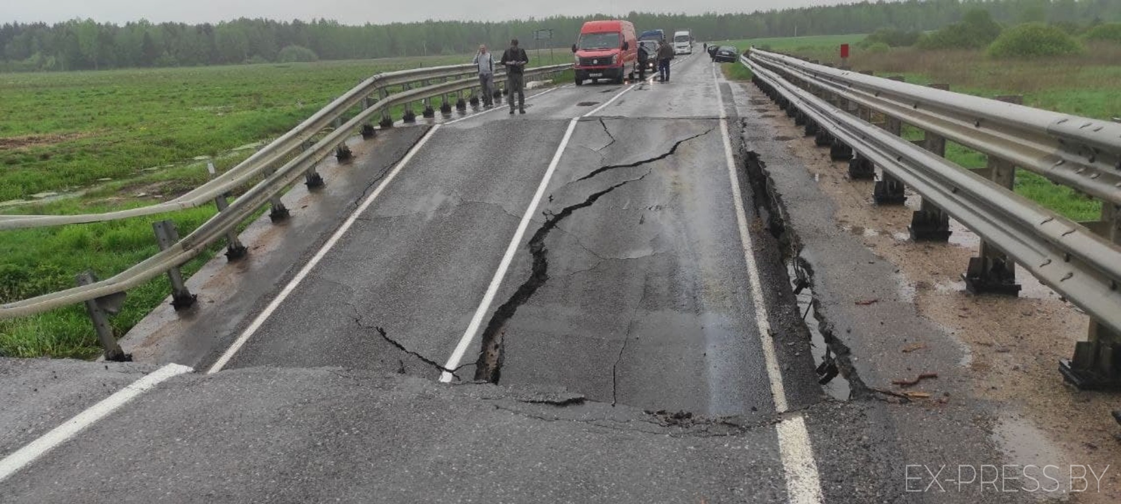 На аўтадарозе Барысаў — Беразіно абрынуўся мост