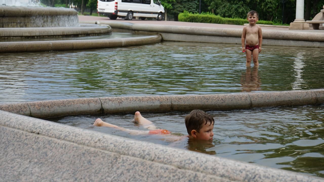 Это сиеста: мы искали минчан в городе, а нашли на пляжах и в фонтанах