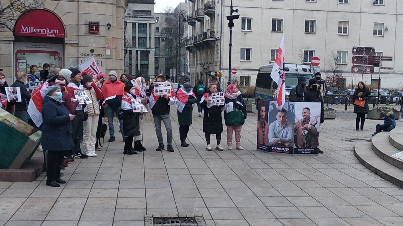 У Варшаве беларусы зладзілі "Адкрыты мікрафон", у Беластоку — акцыю салідарнасці