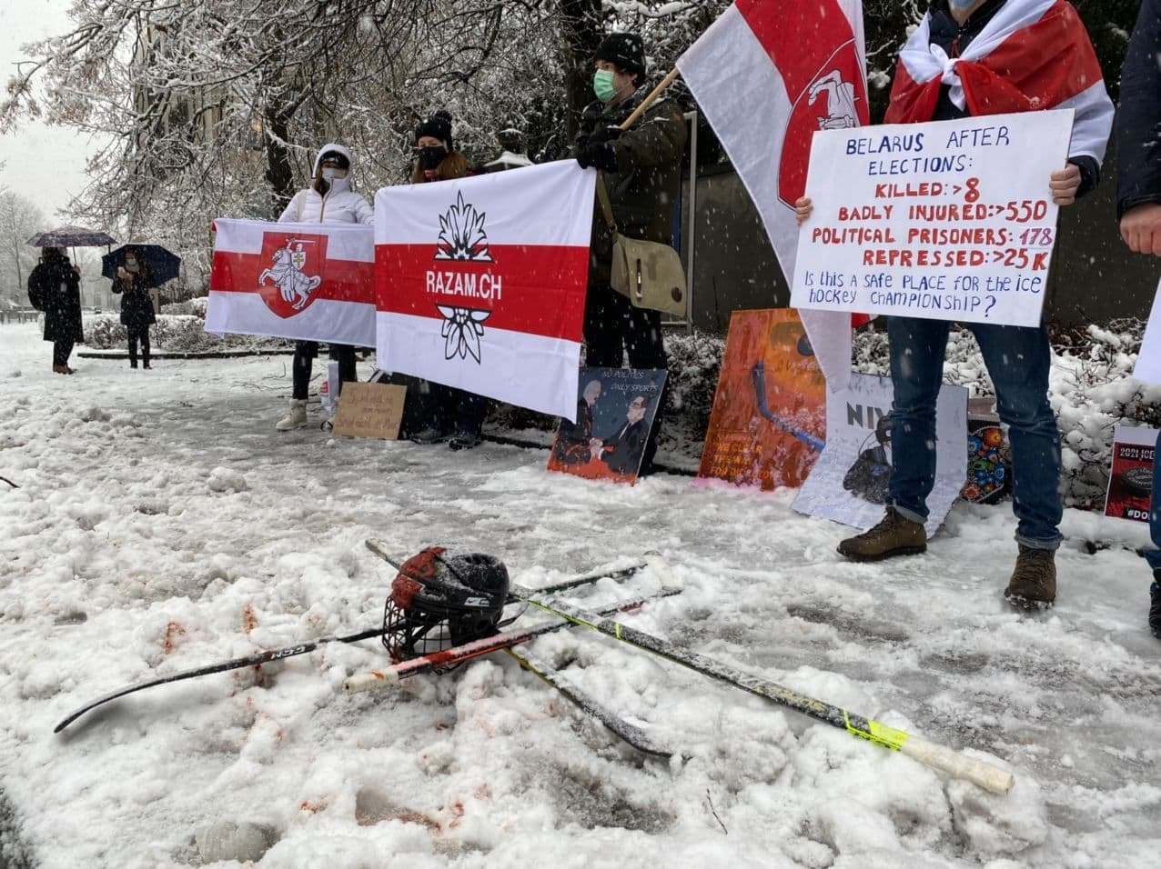 Беларуская дыяспара правяла акцыю ў Швейцарыі каля офіса IIHF Фазэля