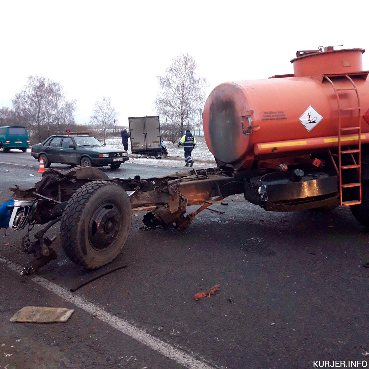 Кабіну бензавоза пры ДТЗ пад Слуцкам адарвала і выкінула на дарогу (фота)