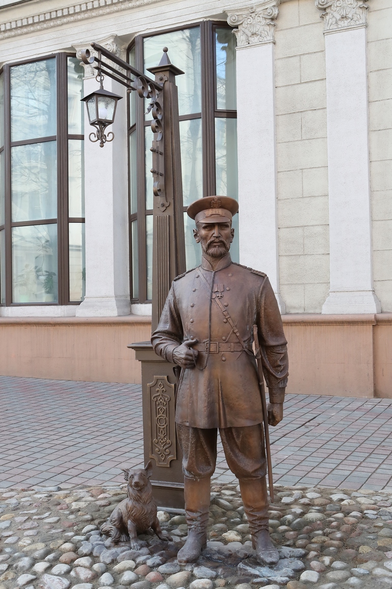 Шуневіч адкрыў у Мінску помнік царскаму паліцэйскаму з сабачкам. Фота