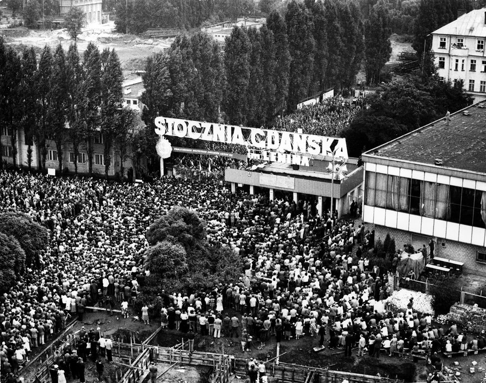 Без намёкаў. Гісторыя зацягнутай, але пераможнай барацьбы палякаў з дыктатурай